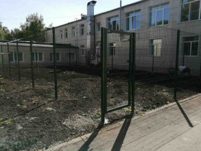 3D заборы для школы 15 метров фото в Октябрьском