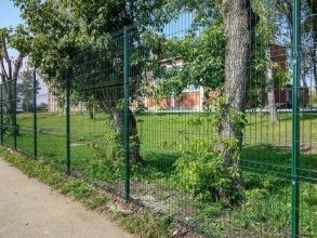 3D заборы для школы 90 метров фото в Октябрьском