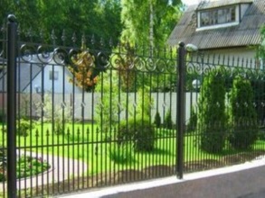 Кованые заборы на ленточном фундаменте 80 метров фото в Октябрьском